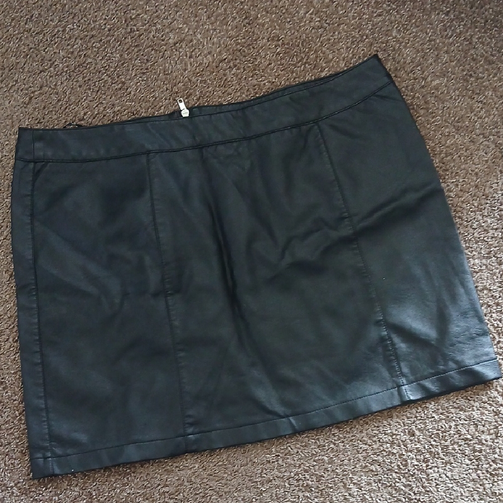 Fashion Nova Black Faux Leather Mini Skirt Size 3X